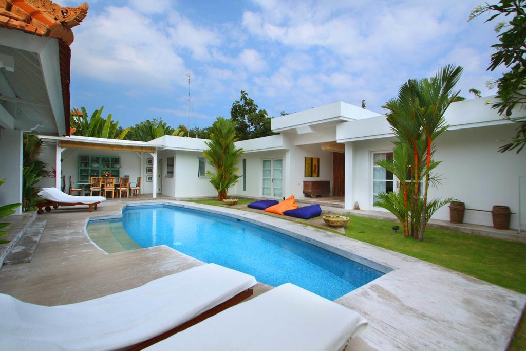 Villa Mutiara Putih By Optimum Bali Villas Seminyak Quarto foto